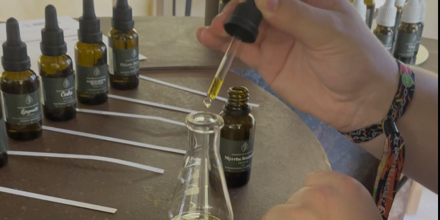 Quel est le meilleur atelier parfum à Grasse pour les anglophones ? 4 Screenshot 2025 05 09 at 15.42.54 1 uai
